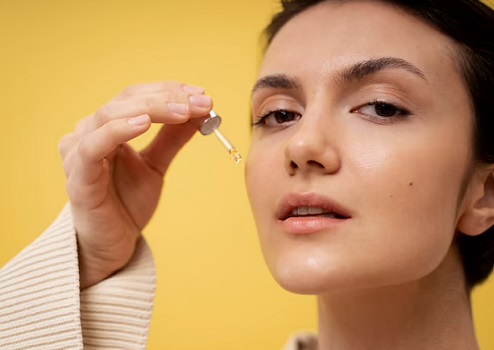 6 Kesalahan saat Menggunakan Serum yang Wajib Dihindari
