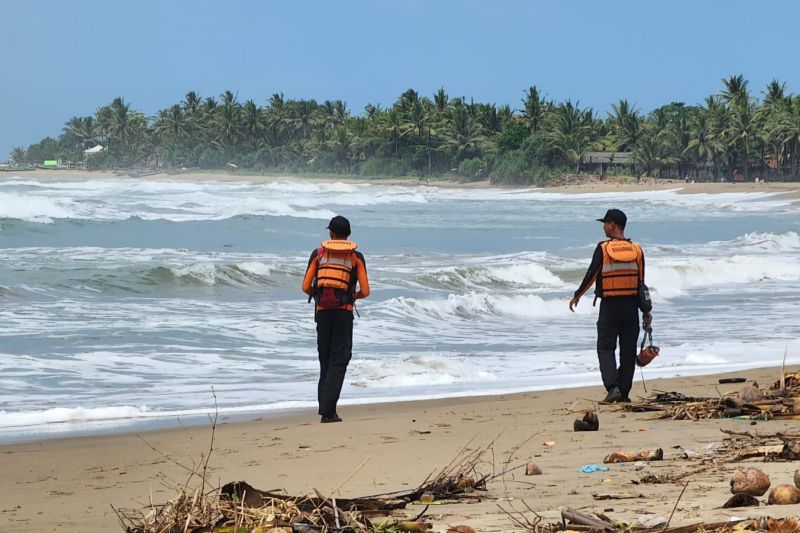 Bpbd Lebak Imbau Warga Waspadai Gelombang Tinggi Di Selatan Banten 