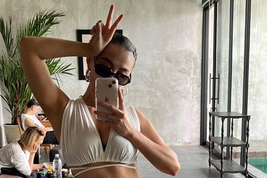 Tak Percaya Diri dengan Bentuk Tubuhnya, Agnez Mo Unggah Foto Pakai Bikini