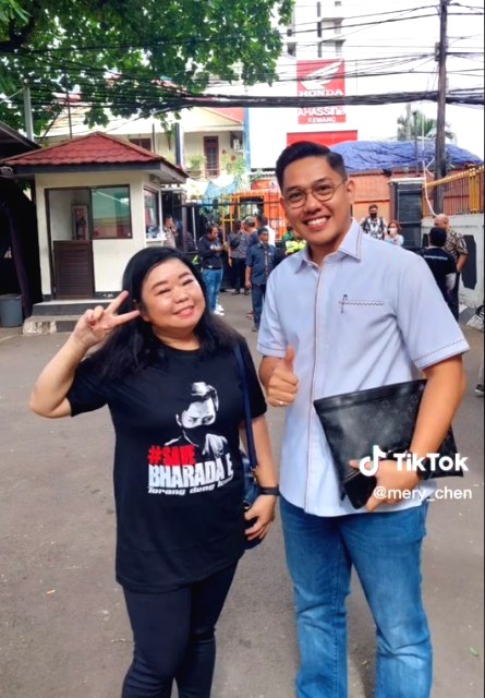 Intip fashion item menarik dari para simpatisan Eliezer bernama Eliezer's Angels. (Foto: Tangkapan layar Dok. Akun TikTok Mery Chen/mery_chen)