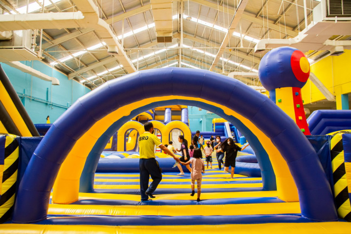 Jump City Hadirkan Wahana Inflatable Park Terbesar di Indonesia