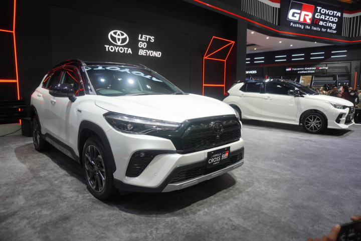Meluncur di IIMS, Corolla Cross Hybrid EV GR Sport Dibanderol Rp600 Jutaan