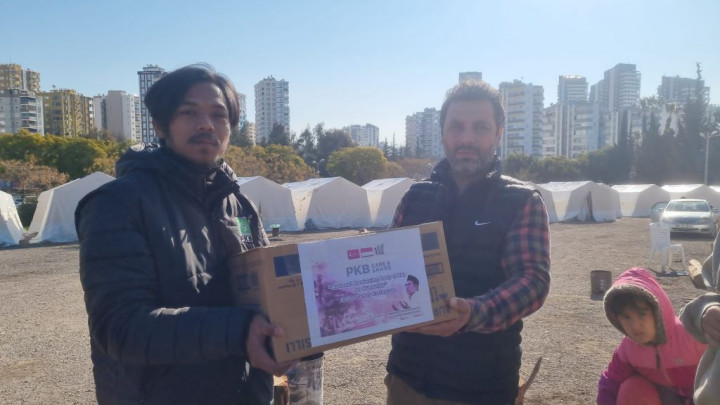 Seribu Paket Makanan dan Bantuan Lainnya Dikirim untuk Korban Gempa Turki