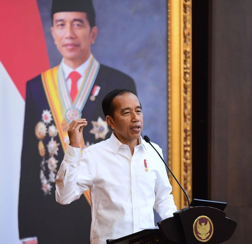 Terpilih Jadi Pimpinan PSSI, Jokowi Pastikan Tak Reshuffle Erick dan Zainudin