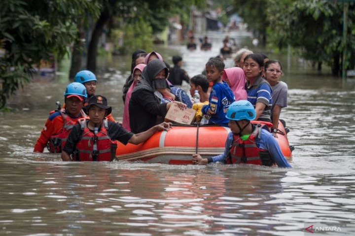 Kepala BNPB Tinjau Langsung Korban Banjir di Solo
