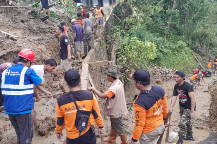 Tanah Longsor di Kudus Tutup Akses Jalan Desa
