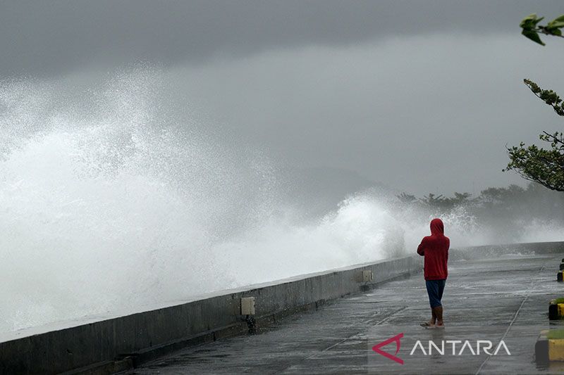 Masyarakat Diminta Waspada Gelombang Laut Setinggi 4 Meter