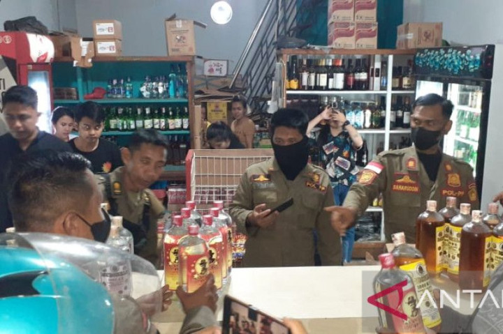 95 Liter Minuman Keras Tradisional Disita Polresta Kendari