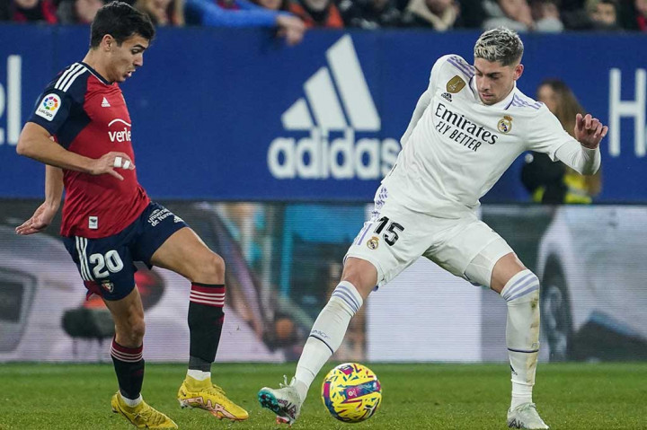 Liga Spanyol:  Taklukkan Osasuna 2-0, Madrid Dekati Barcelona