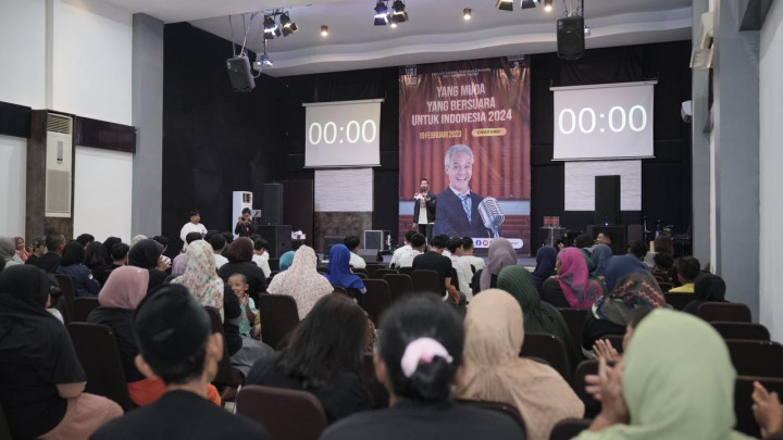 Asah Bakat, Generasi Muda Diberi Wadah <i>Stand Up Comedy</i>