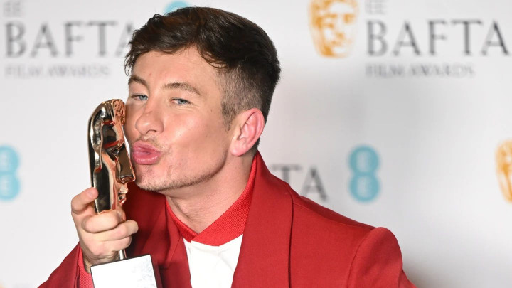 So Sweet! Menang BAFTA Awards 2023, Pemeran Joker Tak Sabar Memeluk Anaknya