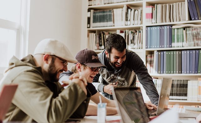 Di Tengah Ancaman Resesi ini Cara Memperkuat Bisnis Milenial dan Gen Z