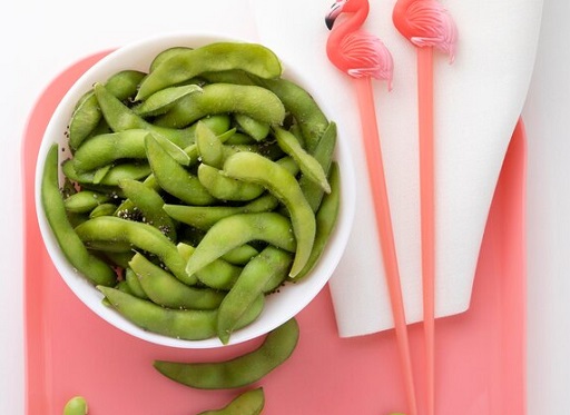 Jika ingin ngemil dan tidur lebih nyenyak di malam hari konsumsilah edamame sebelum tidur. (Foto: Ilustrasi. Dok. Freepik.com)