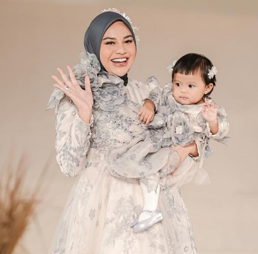 Intip Koleksi Busana Idulfitri Klamby yang Terinspirasi dari Kain Tenun Sumatra