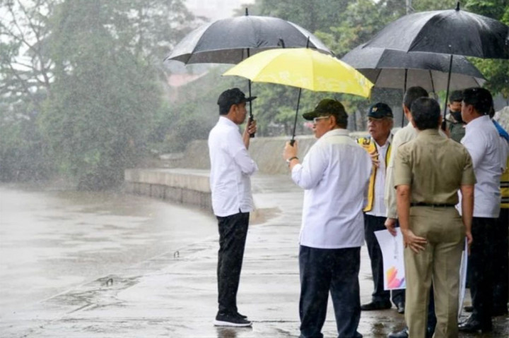 Foto: Presiden Tinjau Normalisasi Ciliwung di Pengadegan Jaksel