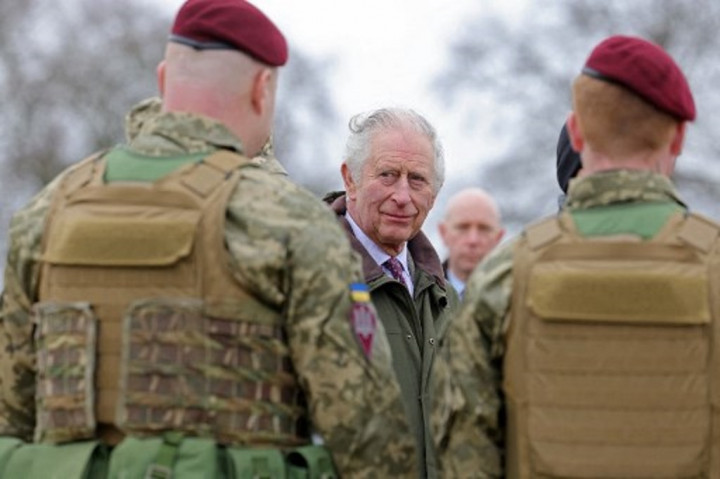 Raja Charles Puji Performa Pasukan Ukraina yang Berlatih di Inggris
