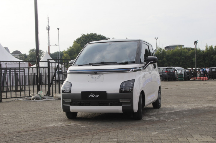 Selain Mobil Bensin, Mobil Listrik Harga Terjangkau Ini Bikin Penasaran Pengunjung IIMS