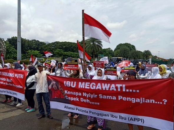 Ibu-ibu Demo Megawati, Ada Apa?