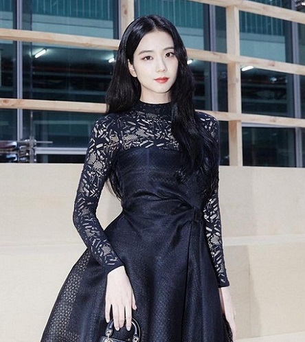 Bakal Debut Solo, Begini Kecenya Jisoo BLACKPINK yang Gemar Kenakan Outfit Serba Hitam