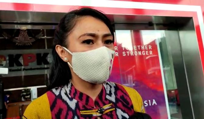 Brigita Manohara Terima Mobil dari Ricky Ham Pagawak