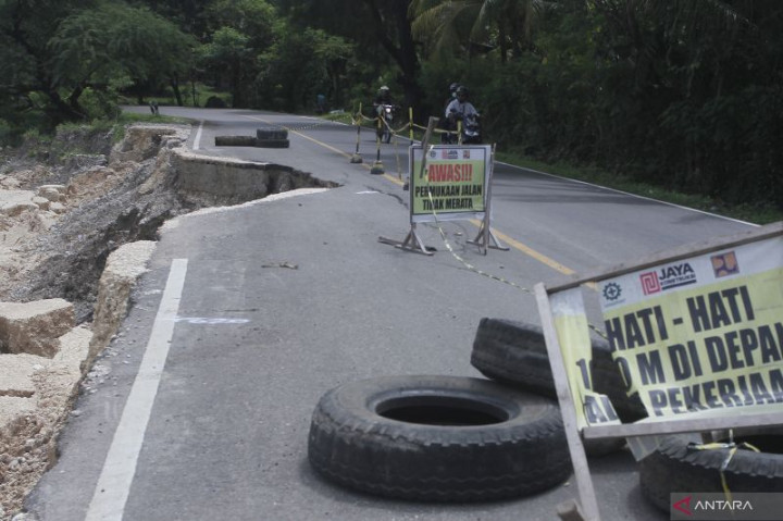 Jalur Trans Pulau Timor Longsor, Sistem Buka Tutup Tergantung Cuaca