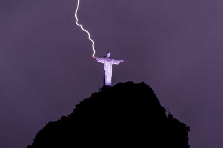 Patung Yesus di Brasil Kembali Disambar Petir
