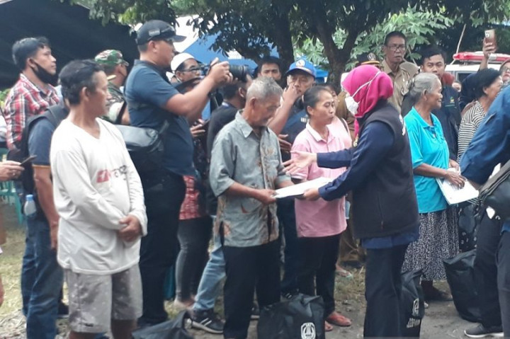 Khofifah Pastikan Perbaikan Rumah Rusak Terdampak Ledakan di Blitar