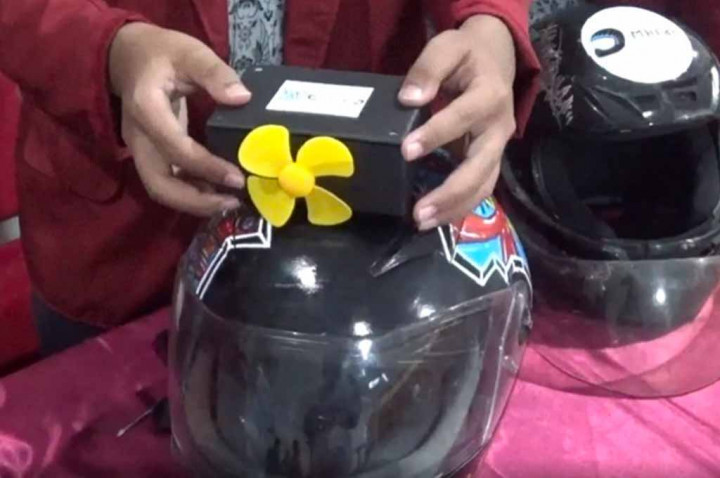 Helm Multifungsi MHF-4C Karya Pelajar SMAN 10 Surabaya Raih Medali Emas AISEEF