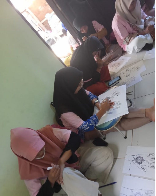 Milenial di Cilegon Dilatih Keterampilan Seni Lukis Henna