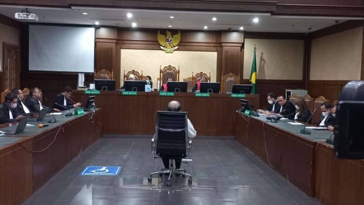 Pembacaan Vonis Surya Darmadi Diskors, <i>Jantungnya Kurang Fit</i>