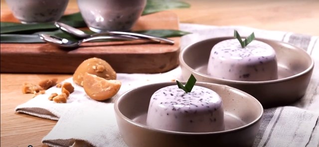 Dijamin pasti enak, ikuti resep puding ketan hitam dengan saus kelapa dari Endeus TV di bawah ini. (Foto: Dok. Endeus TV)