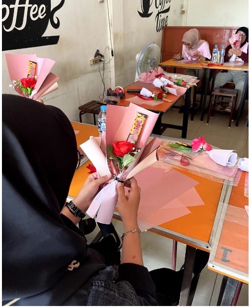 Seni Kerajinan Buket Keterampilan Romantis Bernilai Ekonomis