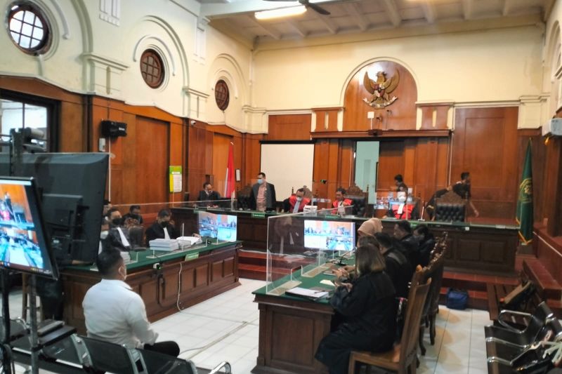 Polisi Penembak Gas Air Mata Tragedi Kanjuruhan Dituntut 3 Tahun Bui