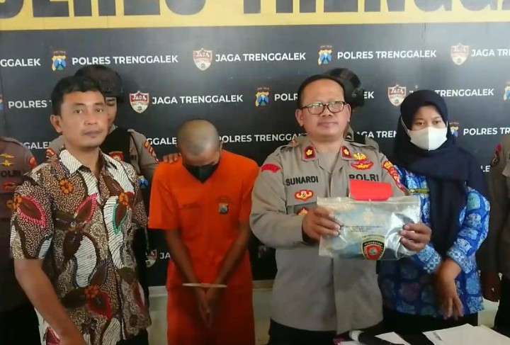 Kepala Sekolah SD di Trenggalek Cabuli 5 Murid Sesama Jenis