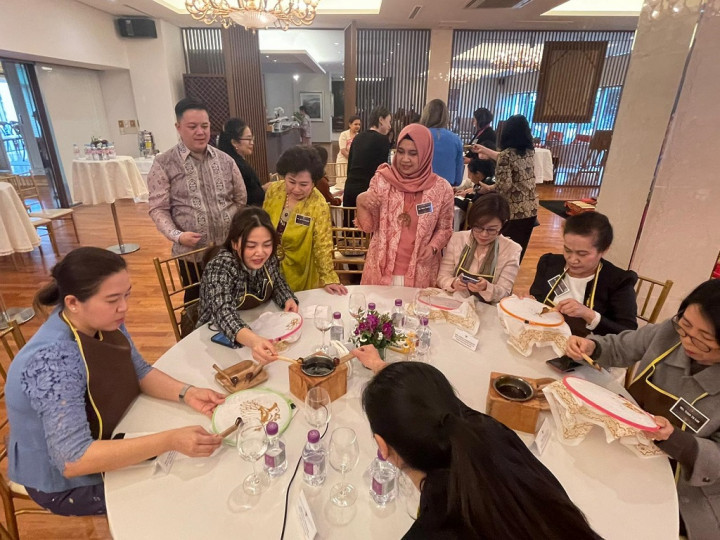 Diplomasi Batik dan Gamelan oleh Perempuan Indonesia di Korea Selatan