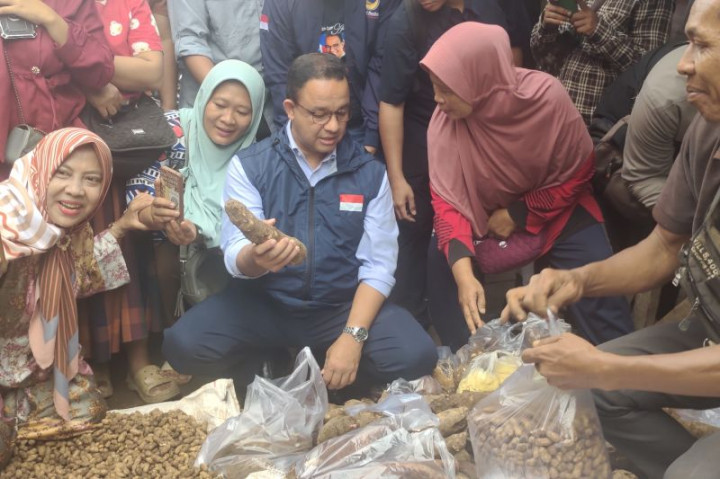 Anies Diserbu Warga Pasar Natar Lampung, Dicurhati soal Harga-harga