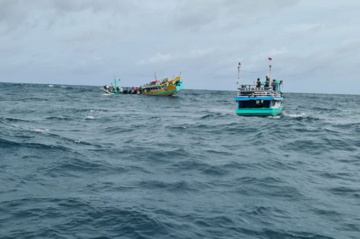 Basarnas Kupang Selamatkan 12 ABK KM Exel di Perairan Teluk Kupang