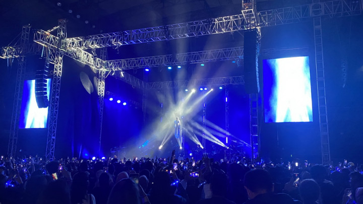 Pamungkas Terbang di Atas Panggung, Penonton Menjerit