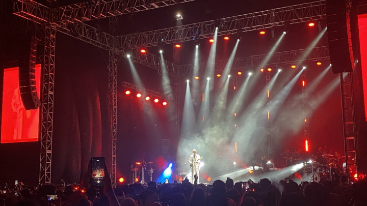 Pamungkas Pamer Warna Rambut Baru di Konser