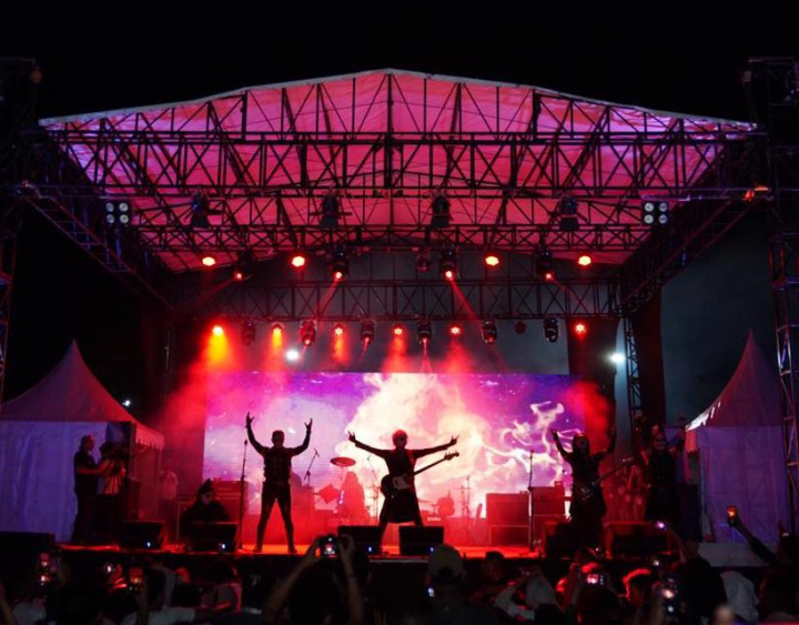 Hibur Warga, Relawan Gelar Pesta Rakyat