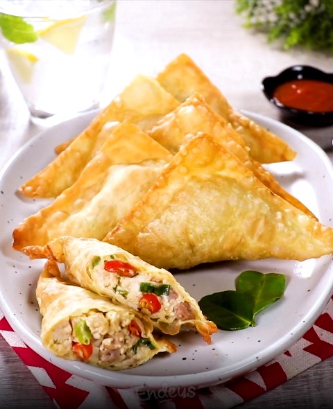 Coba pangsit dengan isi tahu buat buka puasa yuk! Pasti enak dan semua suka. (Foto: Dok. Endeus TV)