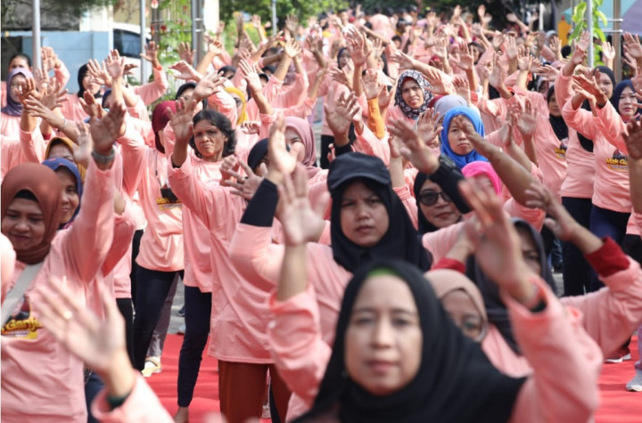 Warga Gresik Digugah Gaya Hidup Sehat Lewat Senam Bersama