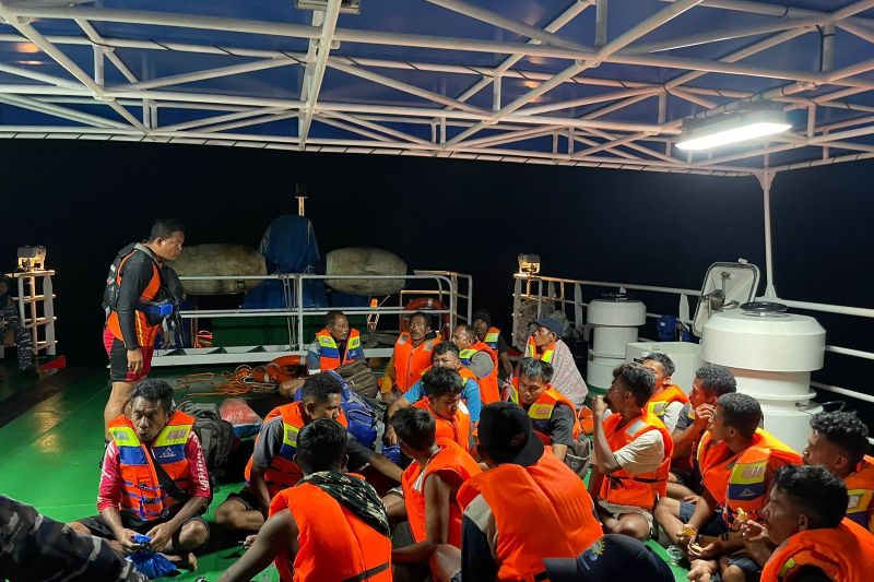 Populer Daerah: Kapal Mati Mesin Hingga 4 Rumah di Jepara Tertimbun Longsor