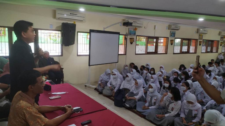 Siswa SMAN 8 Jakarta Diajarkan Berbaur, 4 Hari Tinggal di Desa