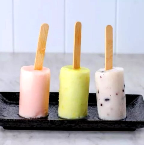 Resep es mambo dengan aneka rasa ini pasti si kecil suka. Pas banget sebagai hadiah si kecil yang sedang belajar puasa. (Foto: Dok. Endeus TV)