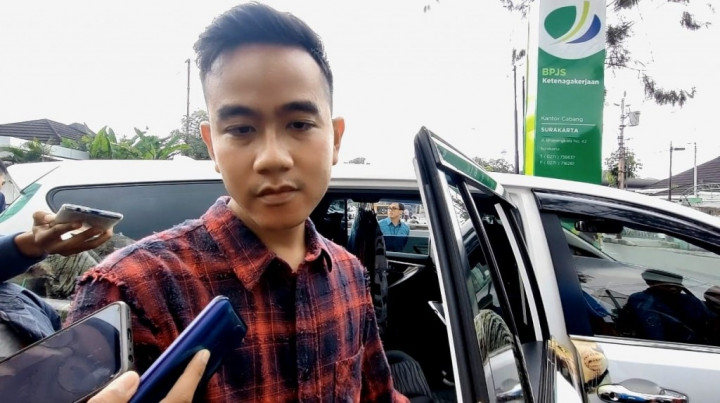 Gibran Sahkan Aturan Pemilik Mobil Wajib Punya Garasi