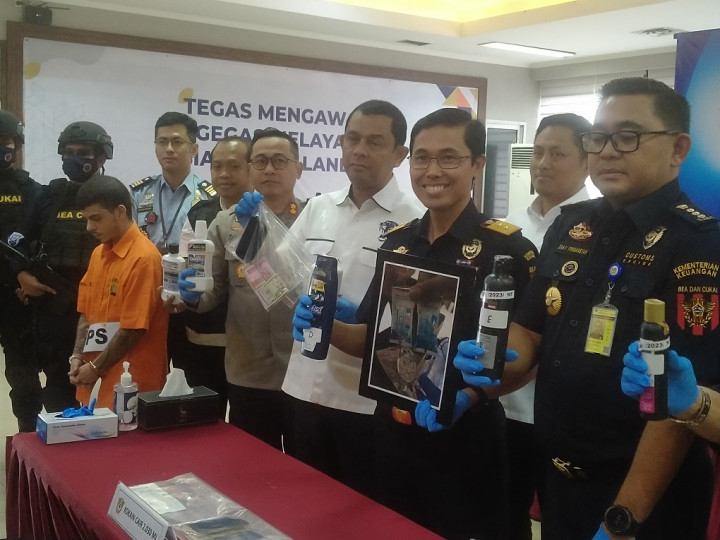 Bea dan Cukai Bandara Bandara Soetta Gagalkan Penyelundupan Kokain Cair Jaringan Amerika Latin