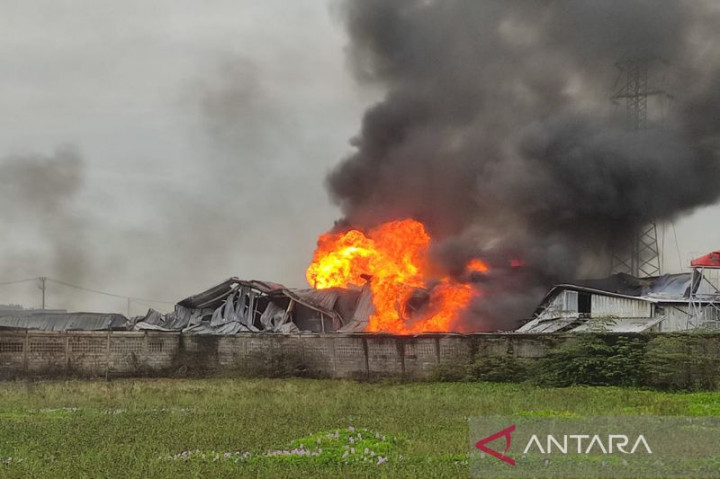 20 Jam Berlalu, Kebakaran Pabrik Busa Akhirnya Padam