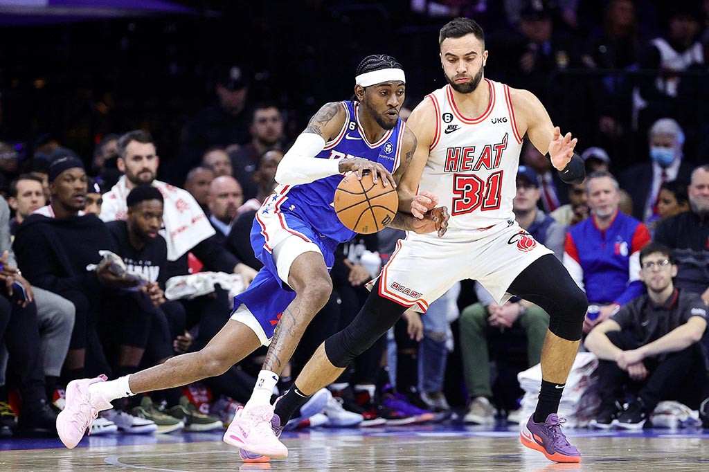 NBA: Miami Heat Libas 76ers 101-99