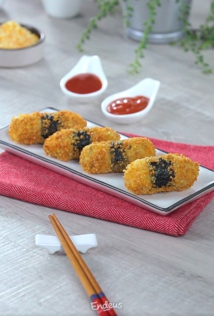 Buka puasa dengan gorengan kroket hasil buatan sendiri. Pasti mantap dan lezat. (Foto: Dok. Endeus TV)